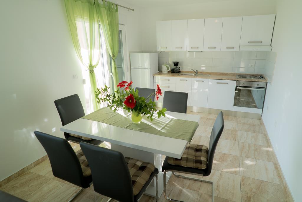 Apartmani Ružica Makarska Exterior foto